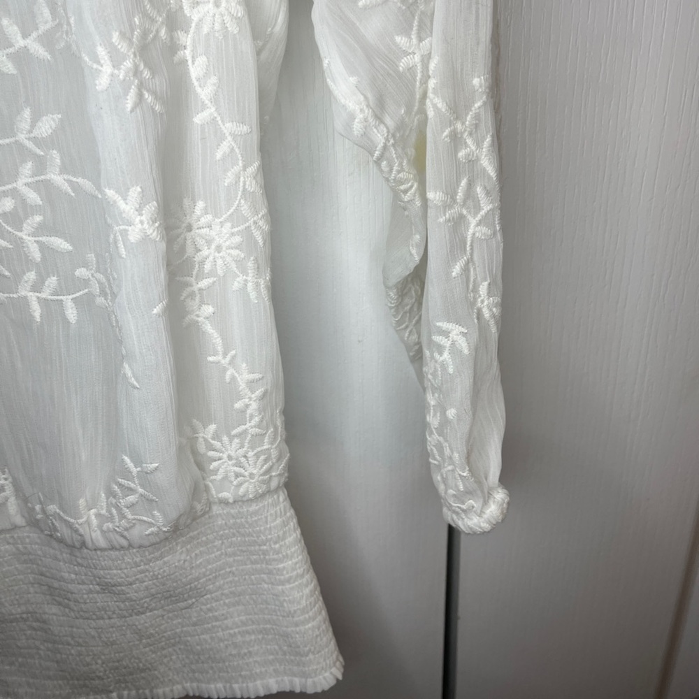 Elegant White Lace Women's Top - Picture 4 of 8